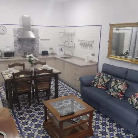 Alojamiento Castillo árabe Y Museo *
